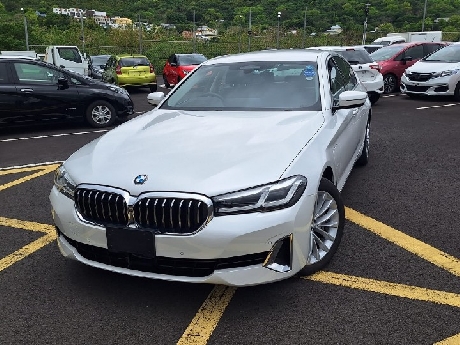 BMW 530e Luxury Line Pearl White-Rs 1,950.000
